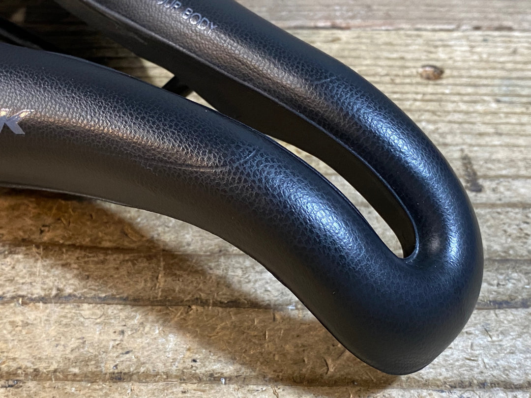 KB006 SELLE SMP TRK サドル 黒 160mm