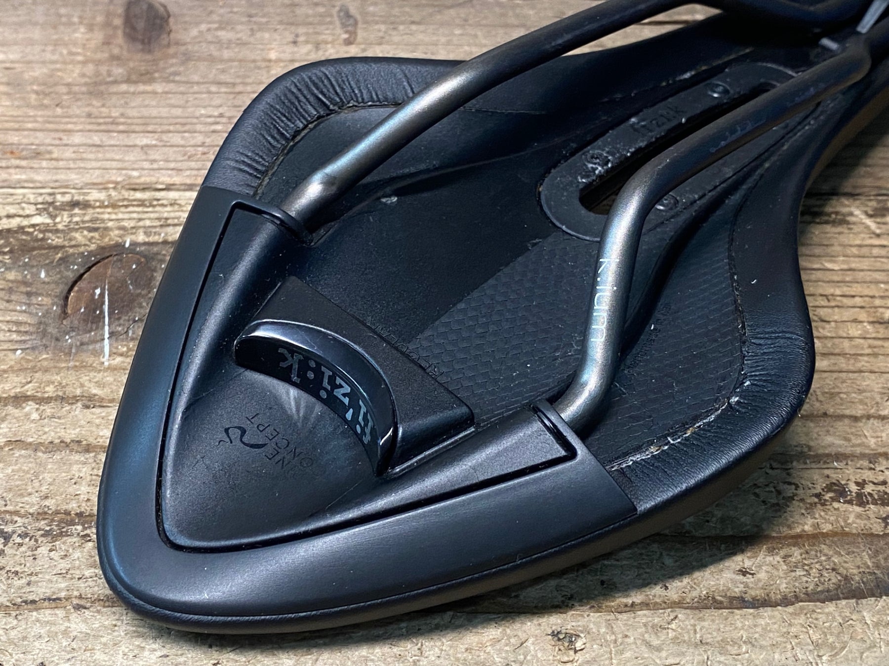 JP001 フィジーク fizik アリオネ ARIONE OPEN R3 REGULAR サドル 黒