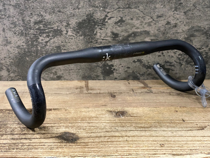 KH822 フィジーク fizik CYRANO 00 カーボン ドロップハンドル ブラケットC-C400mm Φ31.8 ※クランク部凹みのためジャンク