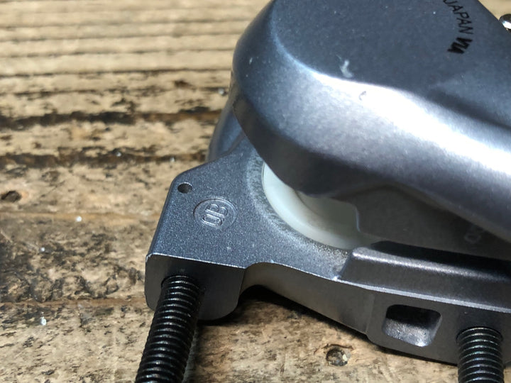JQ309 シマノ SHIMANO 105 BR-R7070 ディスクブレーキ キャリパー 前後セット シルバー