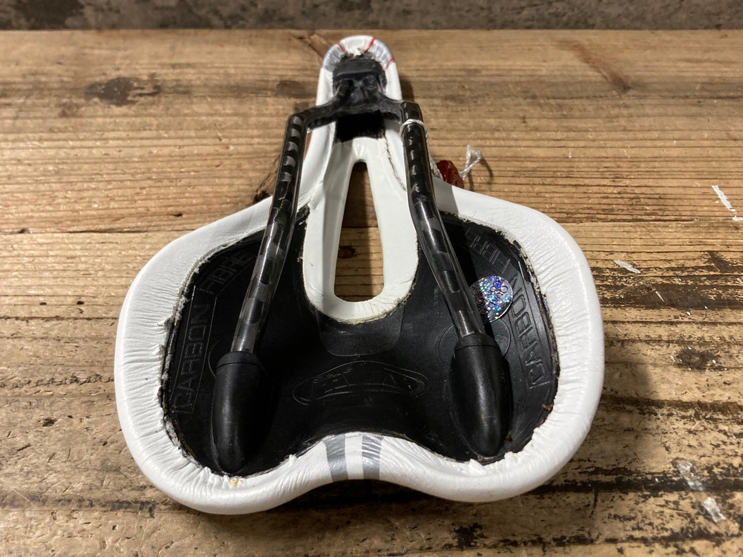 KL647 セライタリア selle ITALIA SLR KIT CARBONIO FLOW サドル 白 カーボンレール