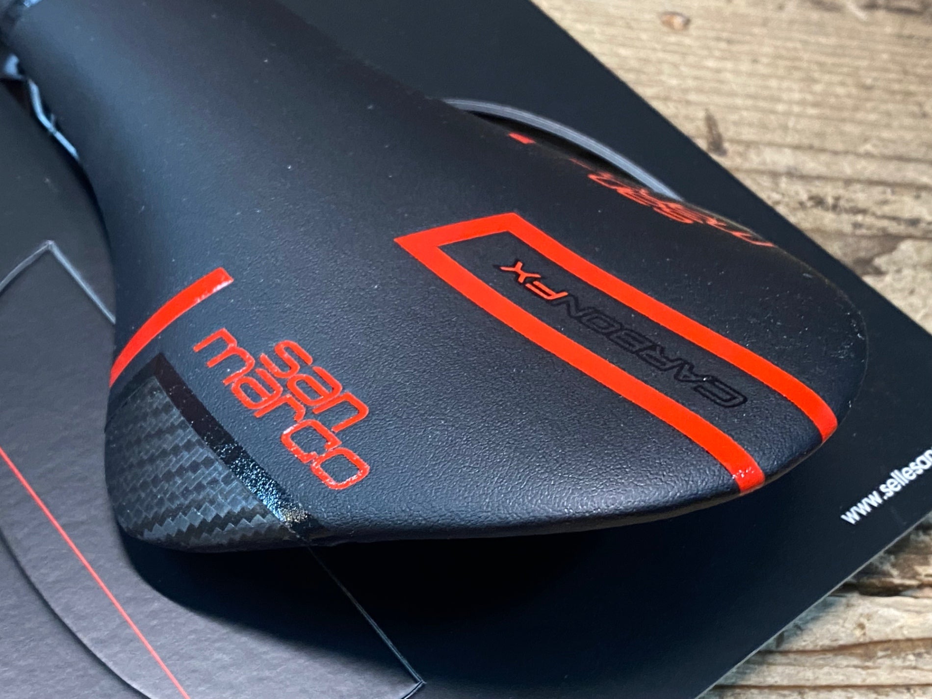 JR319 サンマルコ san marco CONCOR CARBON FX サドル 黒赤 NARROW