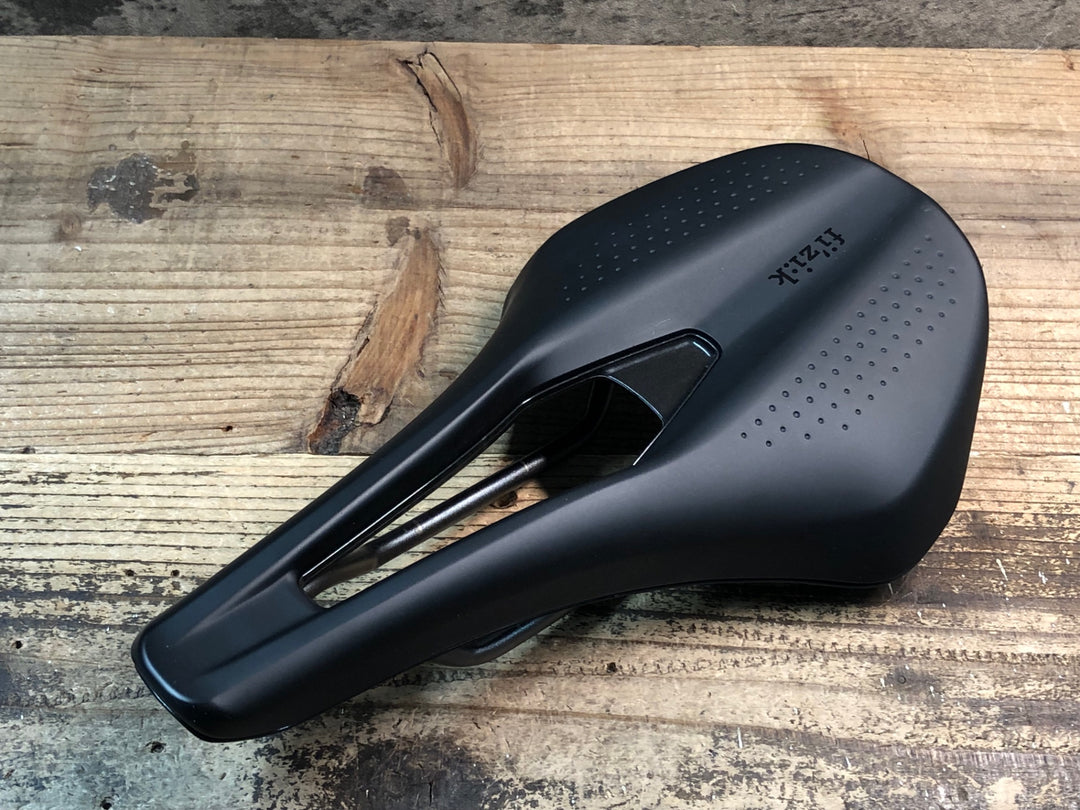 JN133 フィジーク fizik TEMPO ARGO R3 サドル 黒 150mm kiumレール