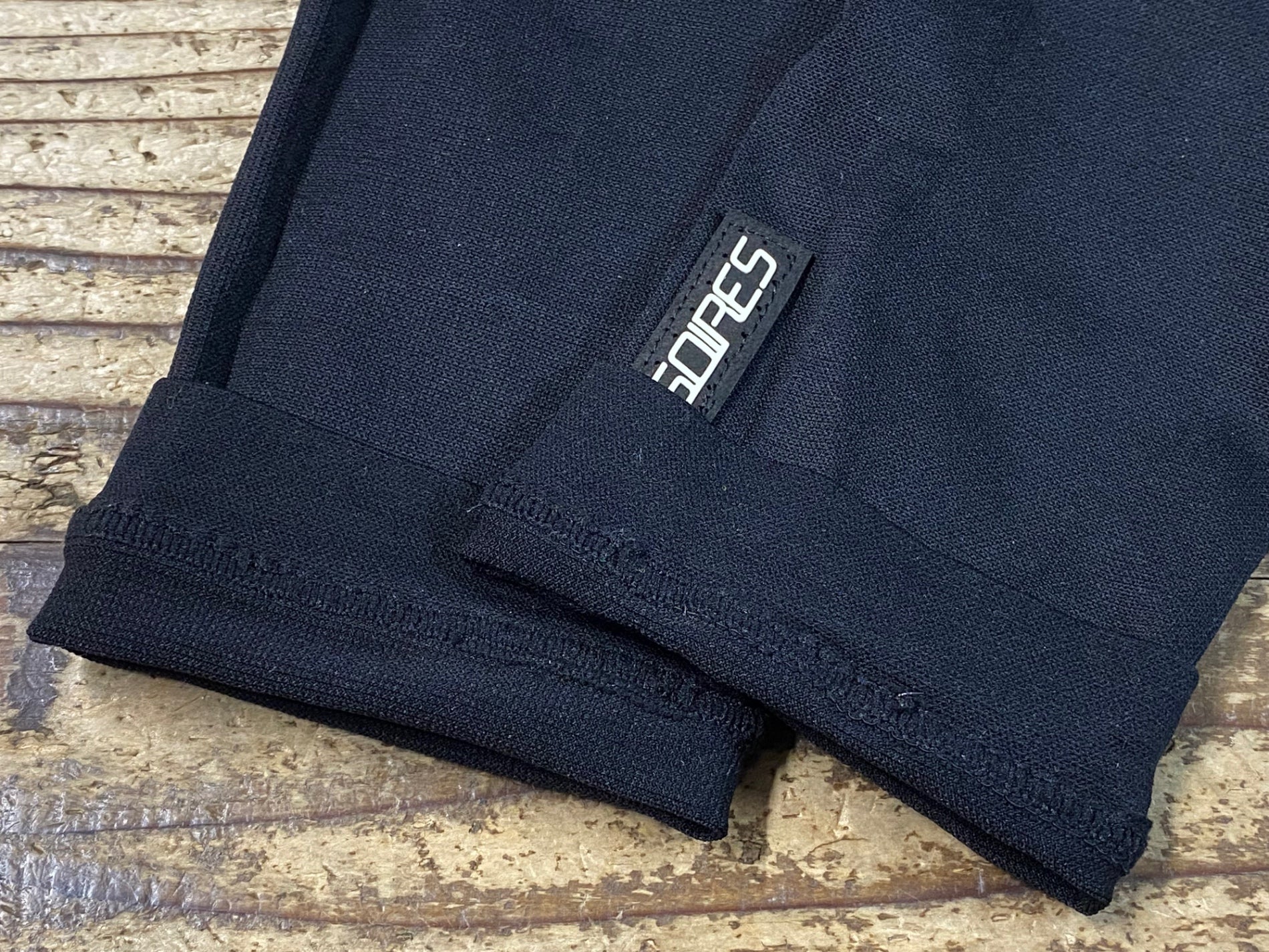 JW789 アソス assos Leg Foil レッグカバー 黒 0 – BICI AMORE ONLINE
