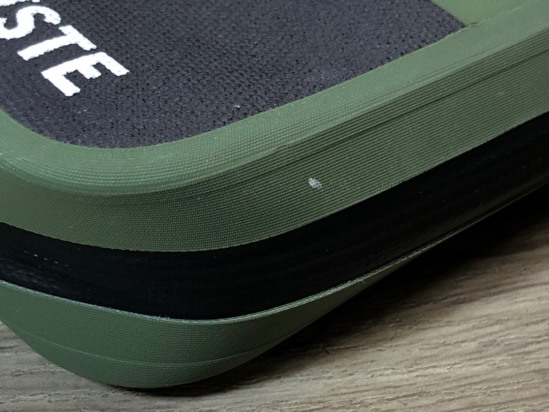 JR245 カフェドシクリステ Cafe du Cycliste ウォータープルーフポーチ オリーブ