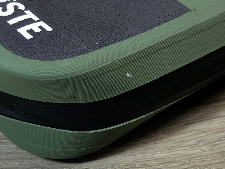 JR245 カフェドシクリステ Cafe du Cycliste ウォータープルーフポーチ オリーブ