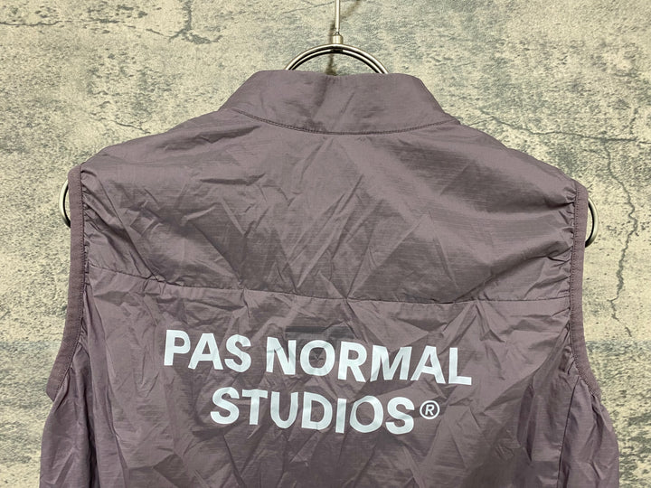 KA514 パスノーマルスタジオ PAS NORMAL STUDIOS ESSENTIAL INSULATED GILET ジレ サイクルベスト パープル M