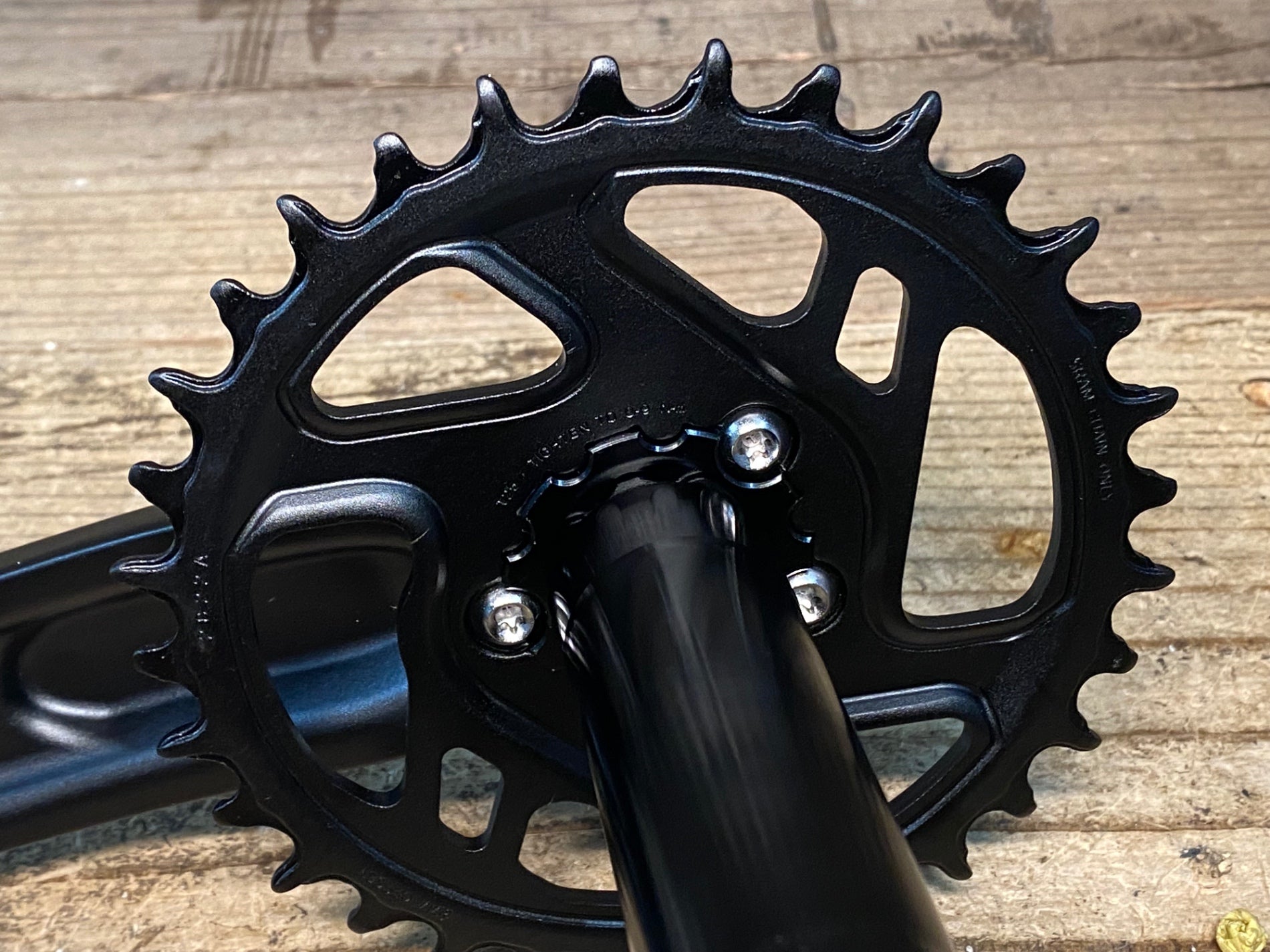 BOMBTRACK クランクセット ダイレクトドライブ 40t ブラック BOMBTRACK クランクセット ダイレクトドライブ 40t ブラック｜Yahoo