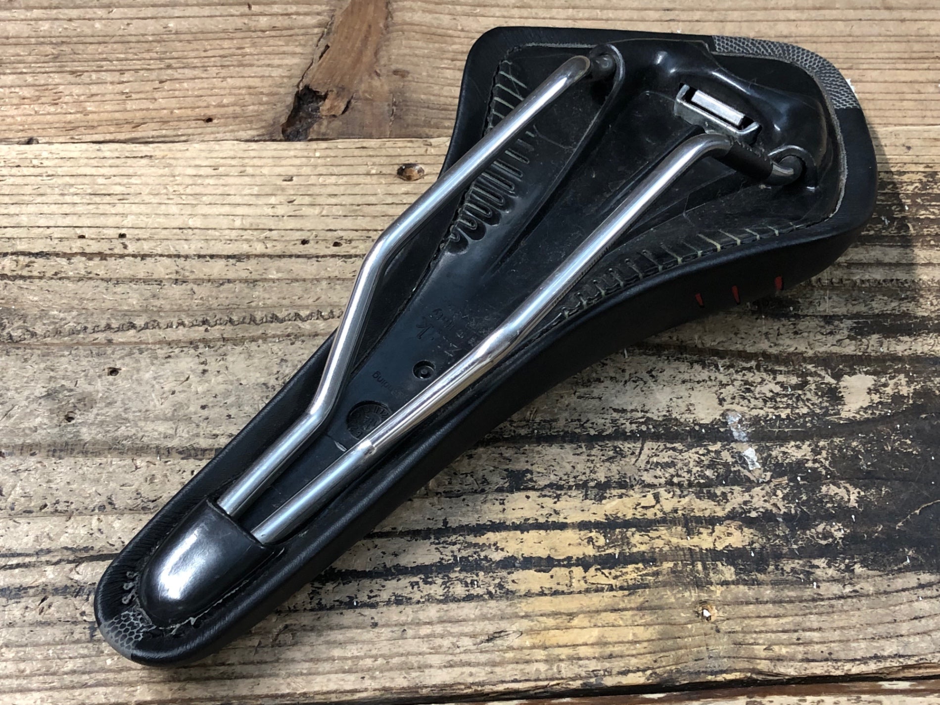 JY772 フィジーク fizik ARIONE VSX サドル 黒 kiumレール 257mm