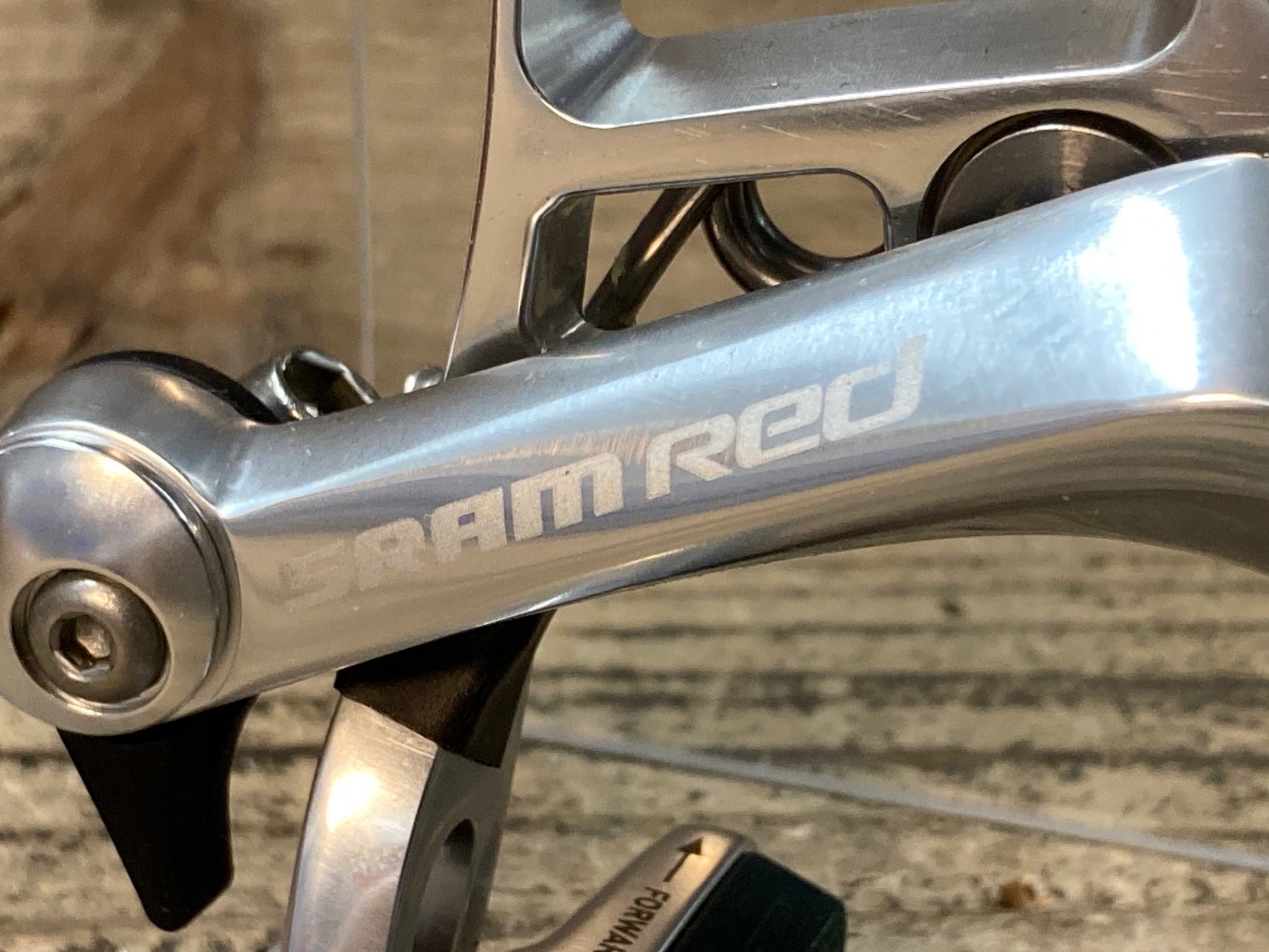 JR470 スラム SRAM レッド RED キャリパーブレーキ リア 初代 – BICI