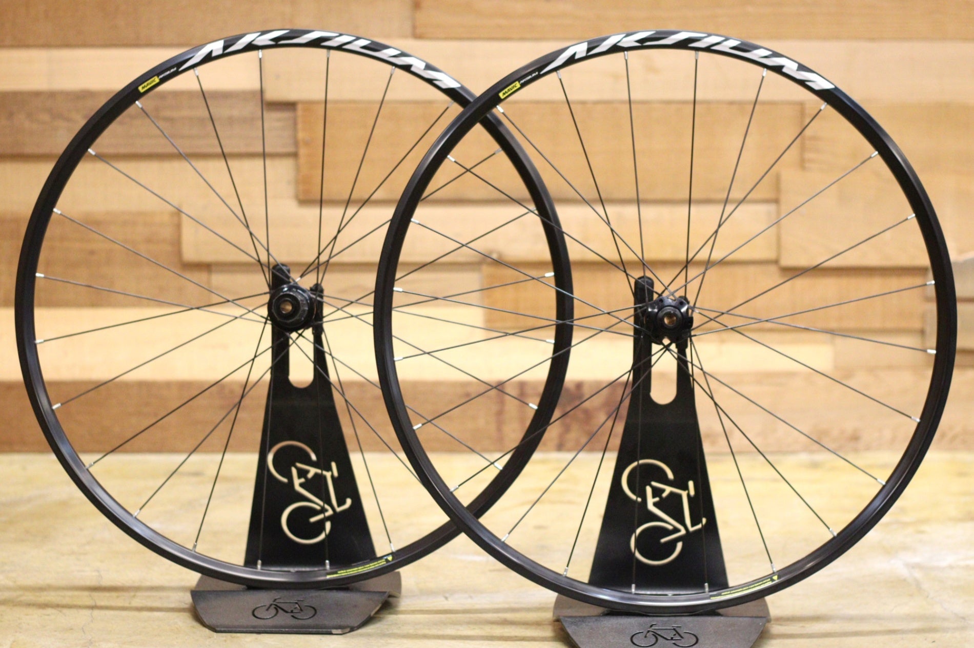 マヴィック MAVIC アクシウム AKSIUM DISC アルミ クリンチャー