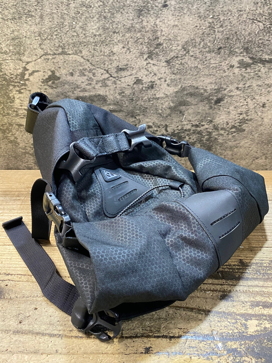KJ682 トピーク TOPEAK BACKLOADER サドルバッグ 黒 6L