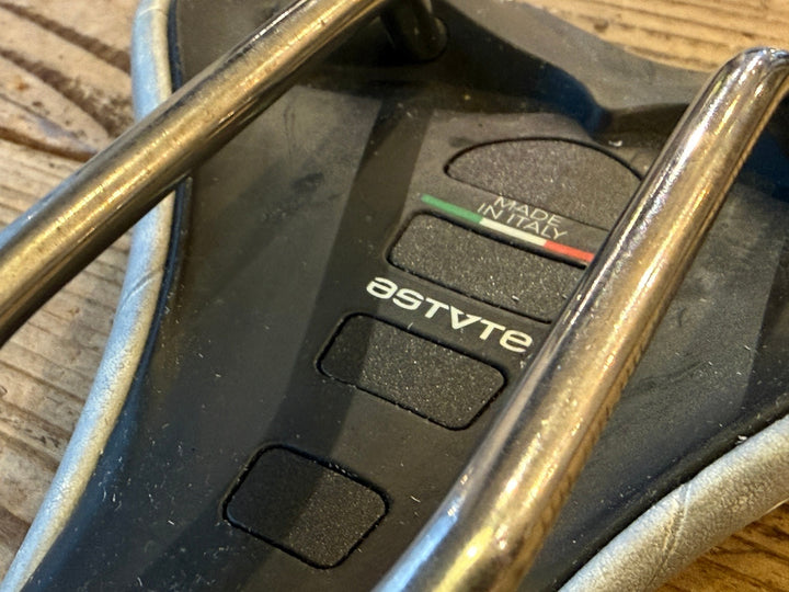 KK775 アスチュート ASTVTE SKYLINE SR サドル 白 138mm TITANYレール