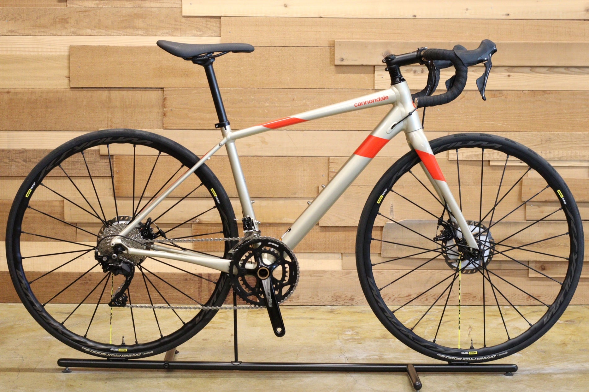 交渉ありCannondale ロードバイク 52cm Shimano 105 キャノンデール CANNONDALE シナプス SYNAPSE DISC 2020 51サイズ