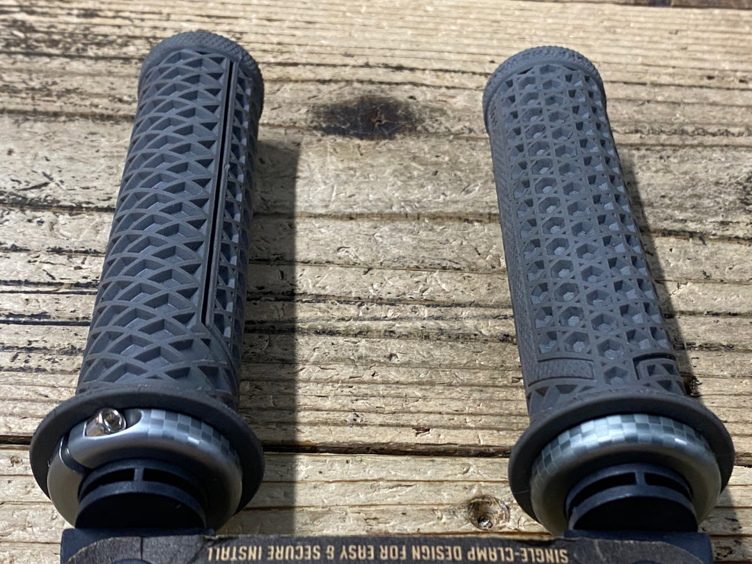 KP641 ODI VANS V2.1 LOCK ON GRIPS グリップ グレー 135mm