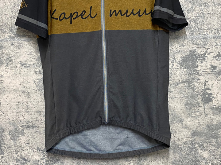 KE861 カペルミュール KAPELMUUR 半袖 サイクルジャージ 黒 グレー M ※背面ポケットボタン欠品