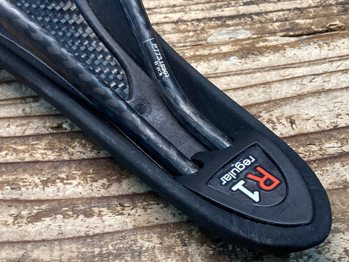 JH351 フィジーク fizik アリアンテ ALIANTE R1 レギュラー サドル 黒 カーボンレール