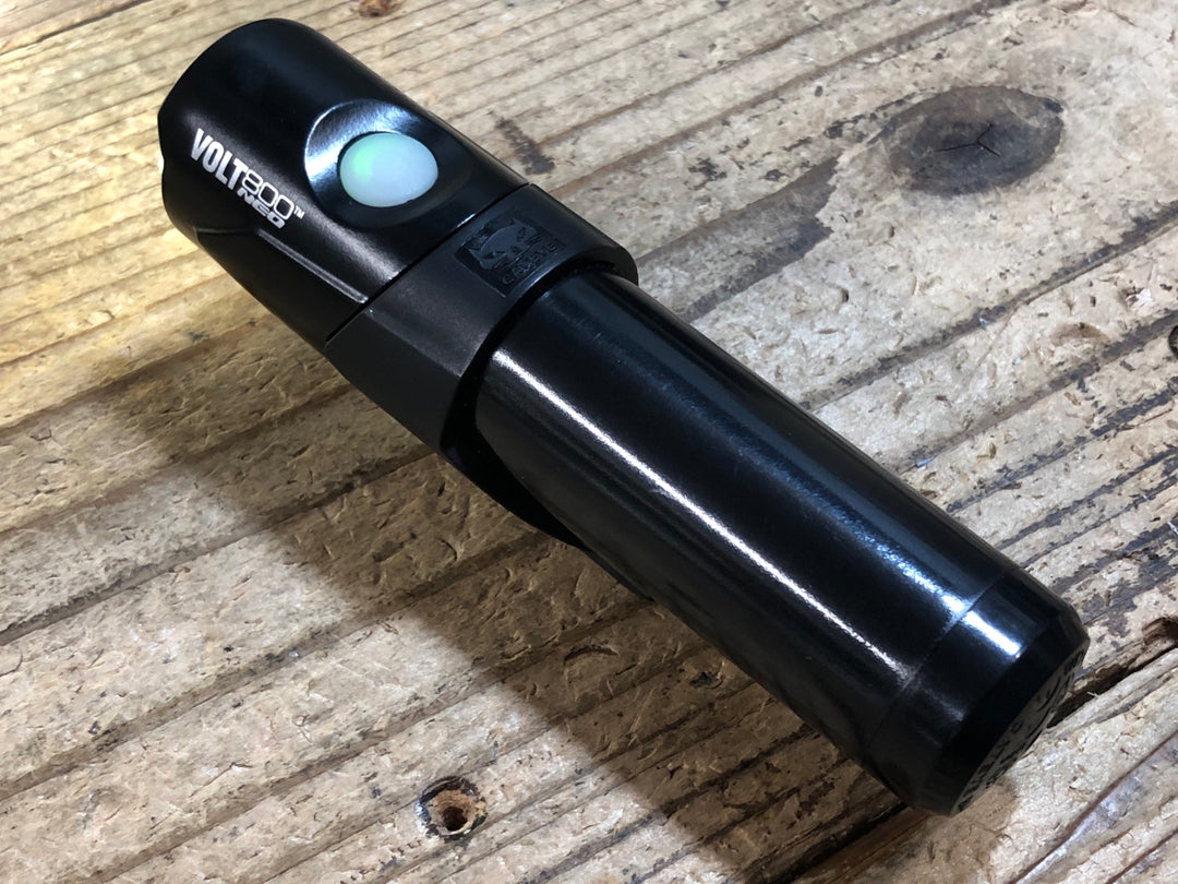 KK112 キャットアイ CATEYE ボルト VOLT800 NEO HL-EL475RC フロントライト 点灯確認済
