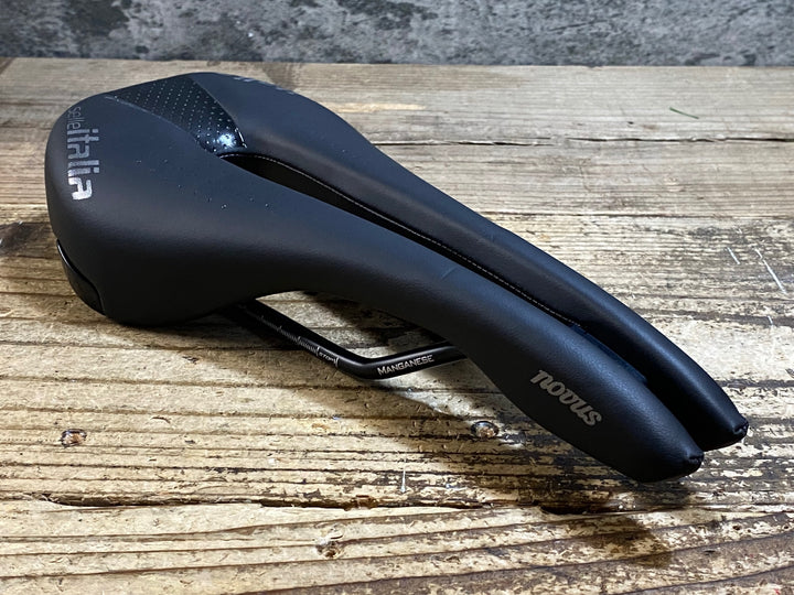 KK774 セライタリア SELLE ITALIA novus ENDURANCE SUPERFLOW サドル 黒 MANGANESE レール 135mm