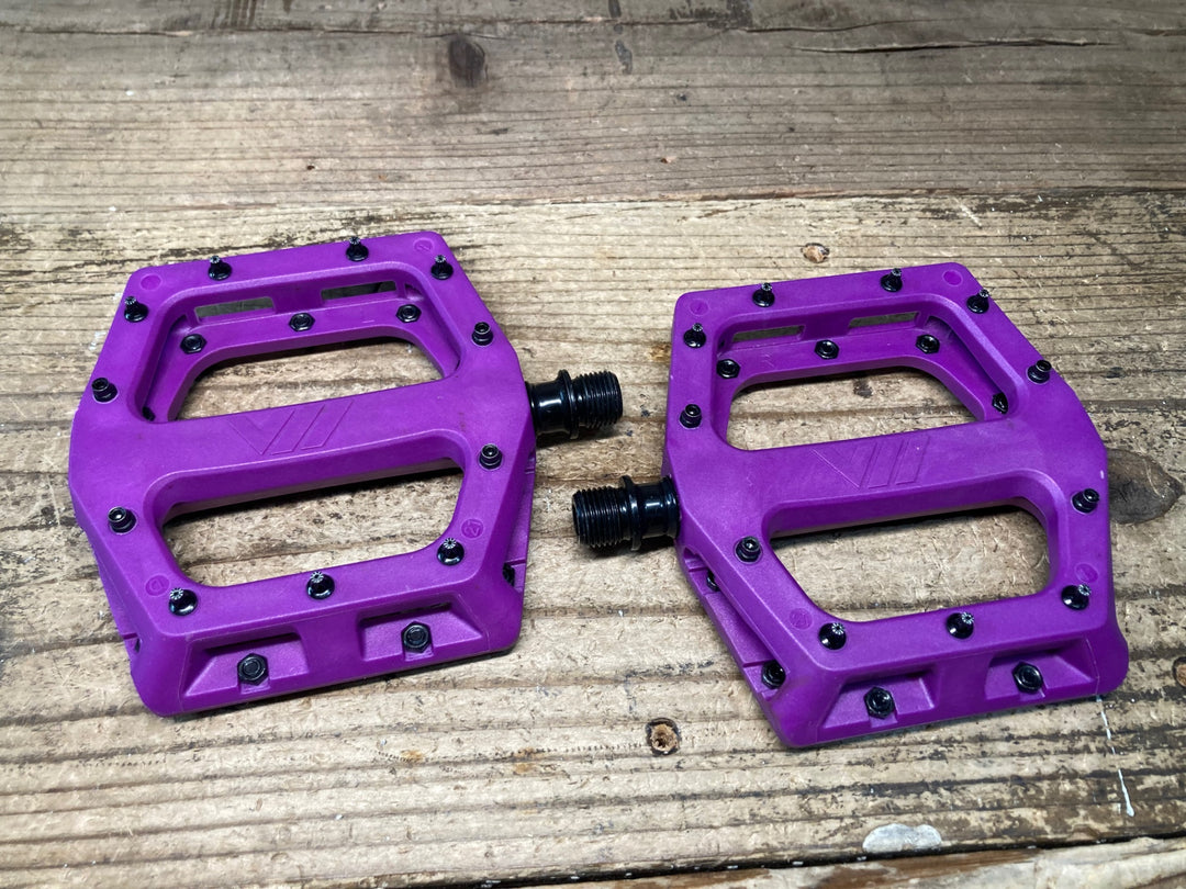 JP678 DMR V11 樹脂 フラットペダル 紫 MTB ピン付き