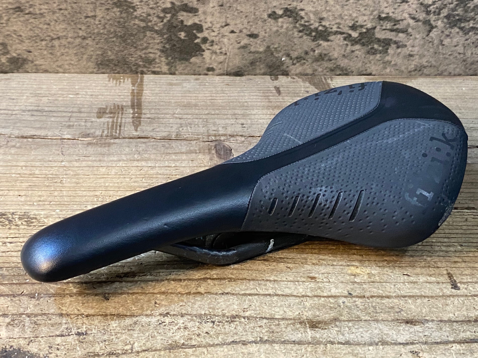 JU152 フィジーク fizik アンタレス ANTARES R1 サドル 黒 カーボン