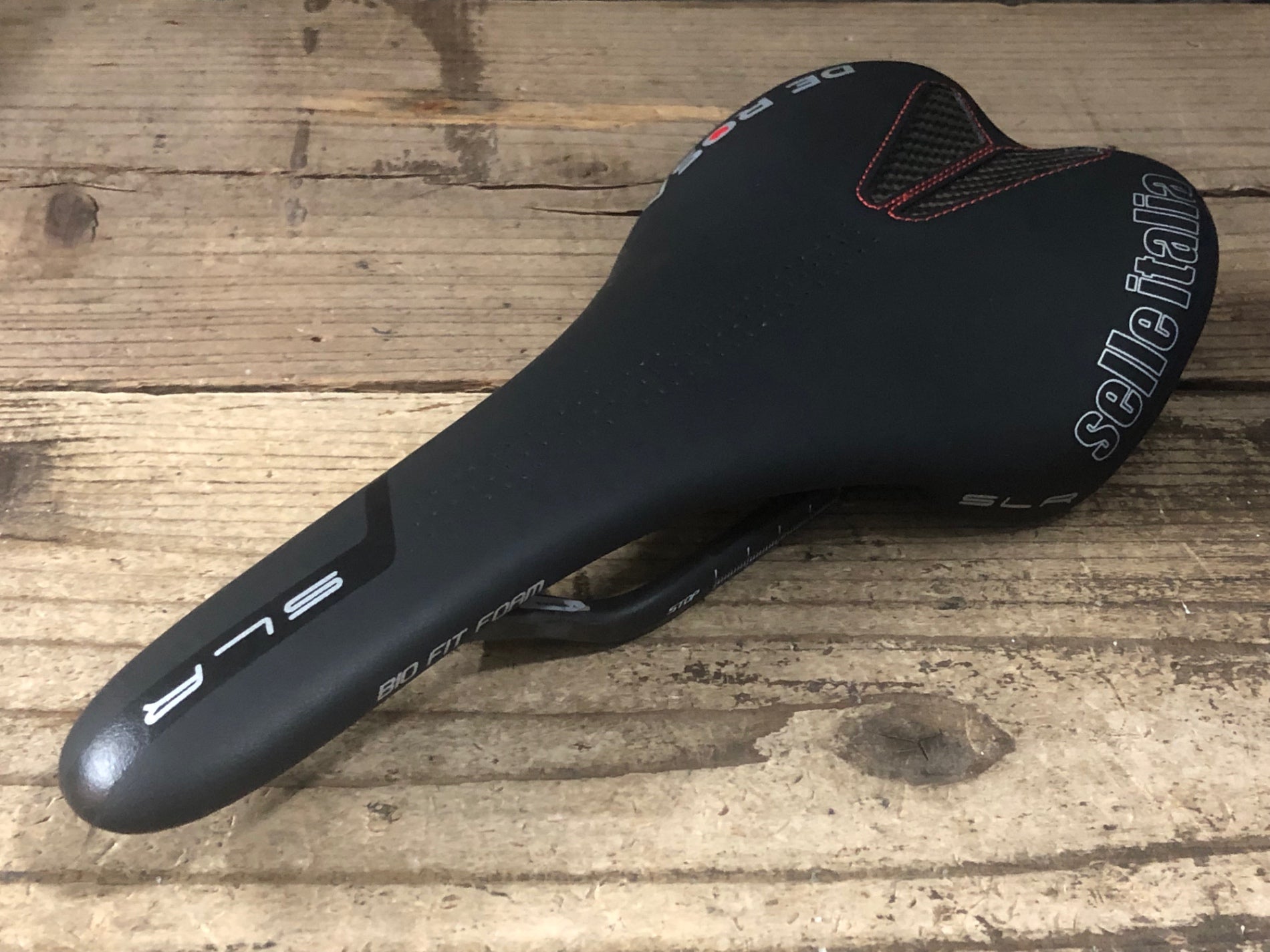 【未使用・美品】DE ROSA サドル　セライタリア　ロードバイク JU259 セライタリア selle Italia SLR デローザ DE ROSA サドル