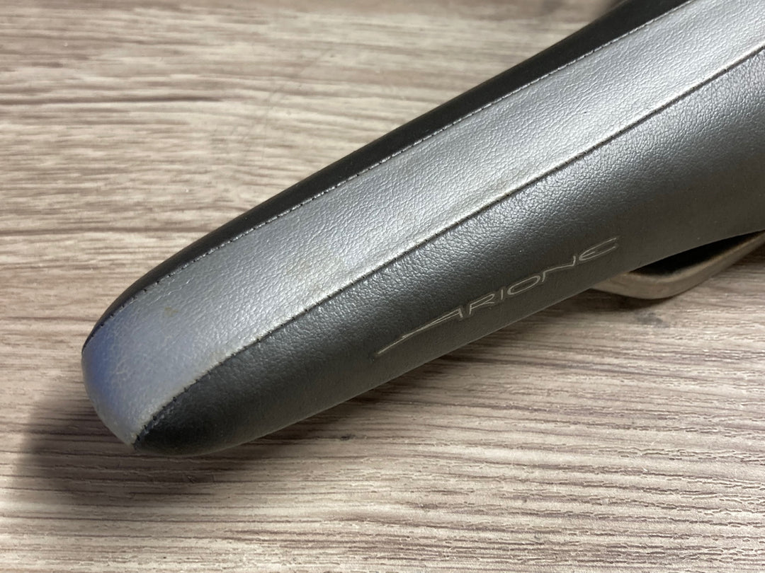 JR172 フィジーク fizik ARIONE サドル 黒 シルバー TITANIO レール