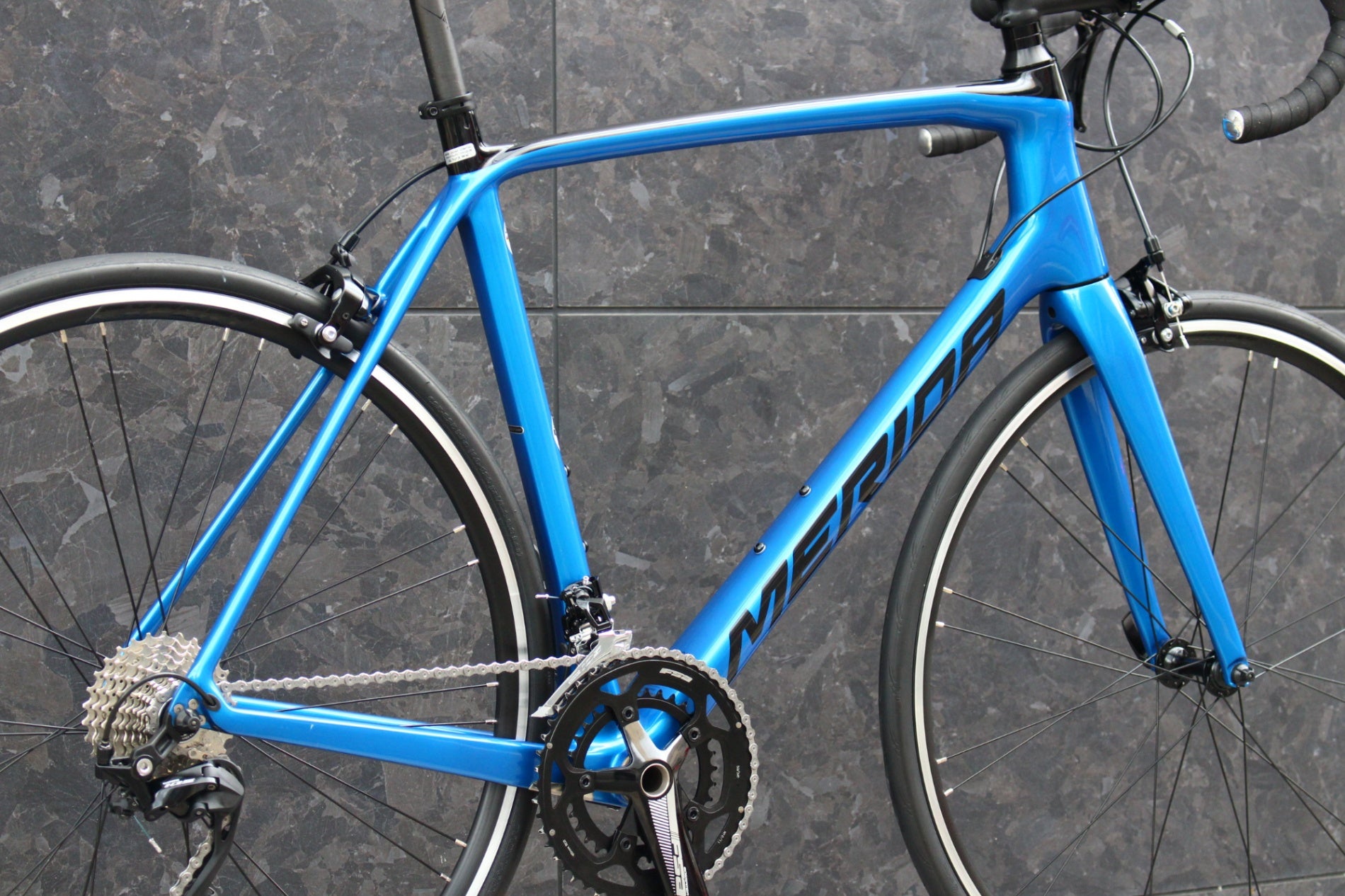 メリダ MERIDA スクルトゥーラ SCULTURA RIM 4000 2025モデル 56サイズ