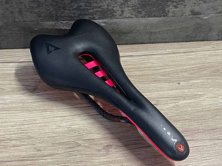 KE956 アスチュート ASTVTE スカイライン SKYLINE VT サドル 黒 ピンク CARBONIOレール 140mm