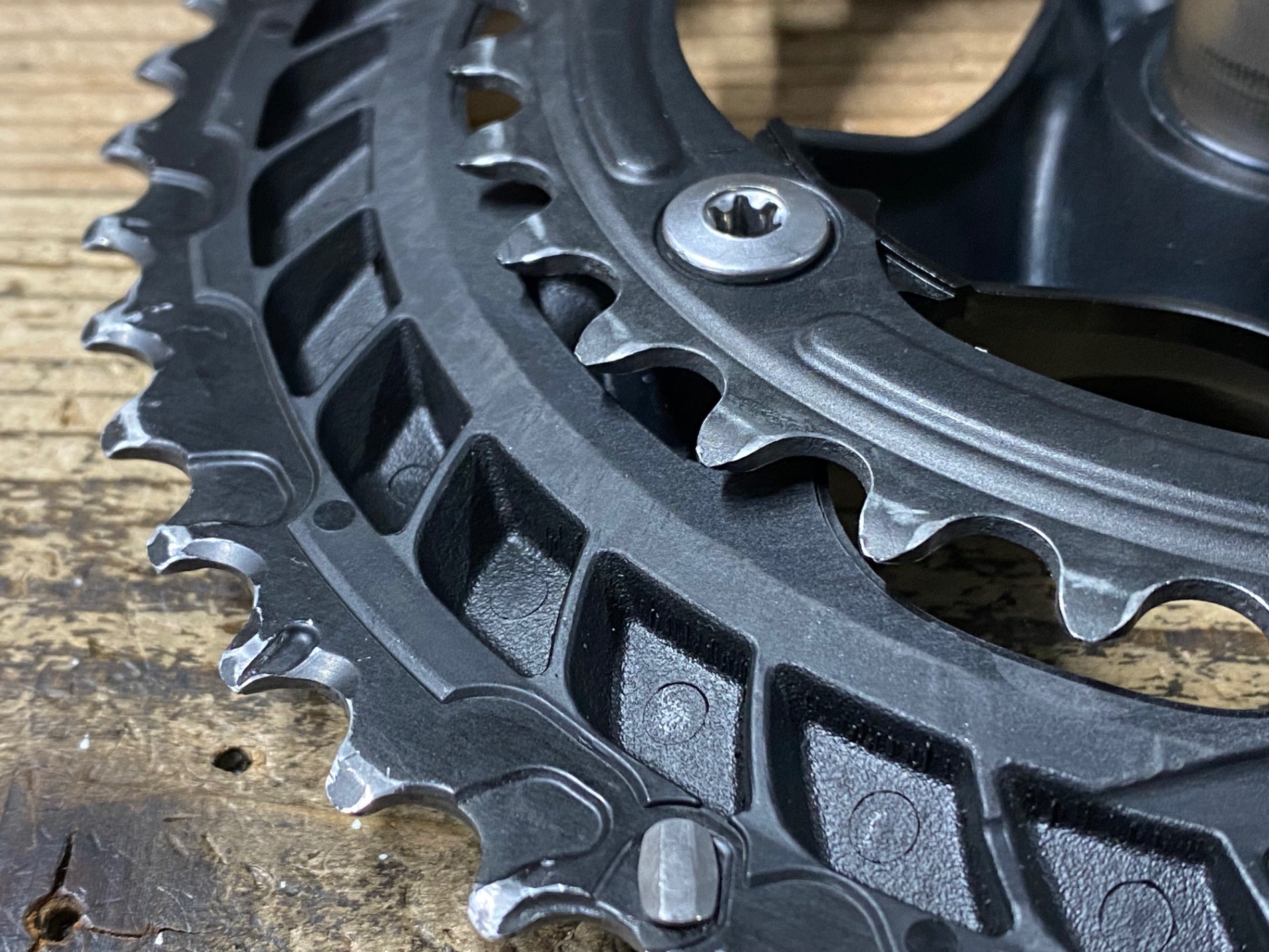 良品✨送料込 SHIMANO R7100 クランク SHIMANO 105 FC-R7100 クランクのみ 165mm Amazon | SHIMANO 105 FC