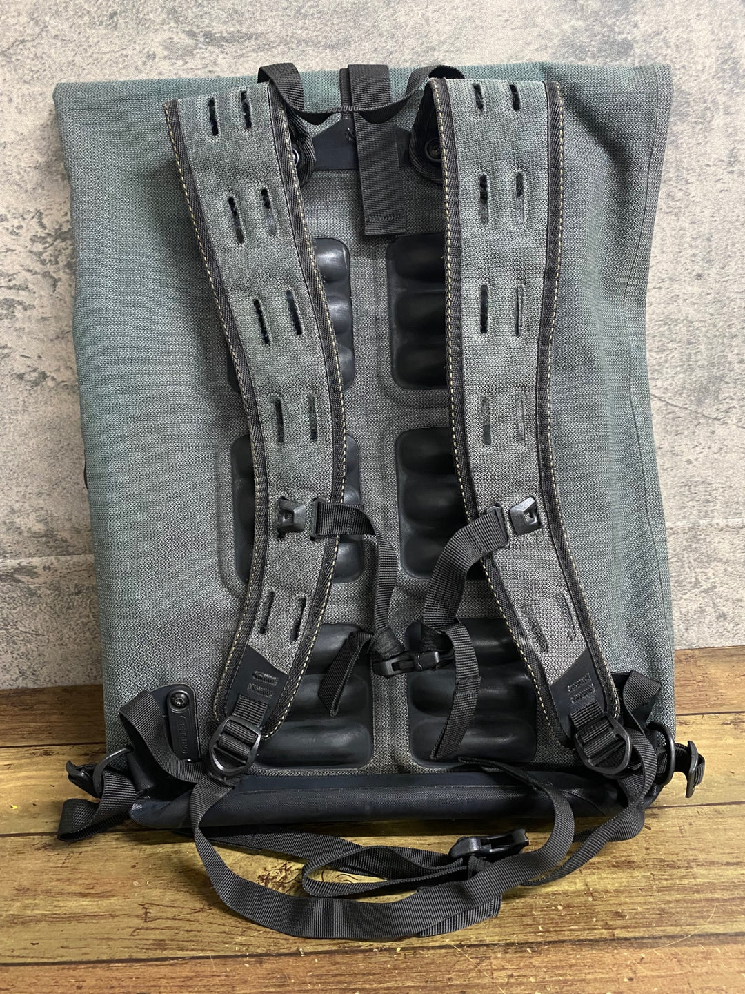 KA697 オルトリーブ ORTLIEB リュック バックパック 防水 モスグリーン