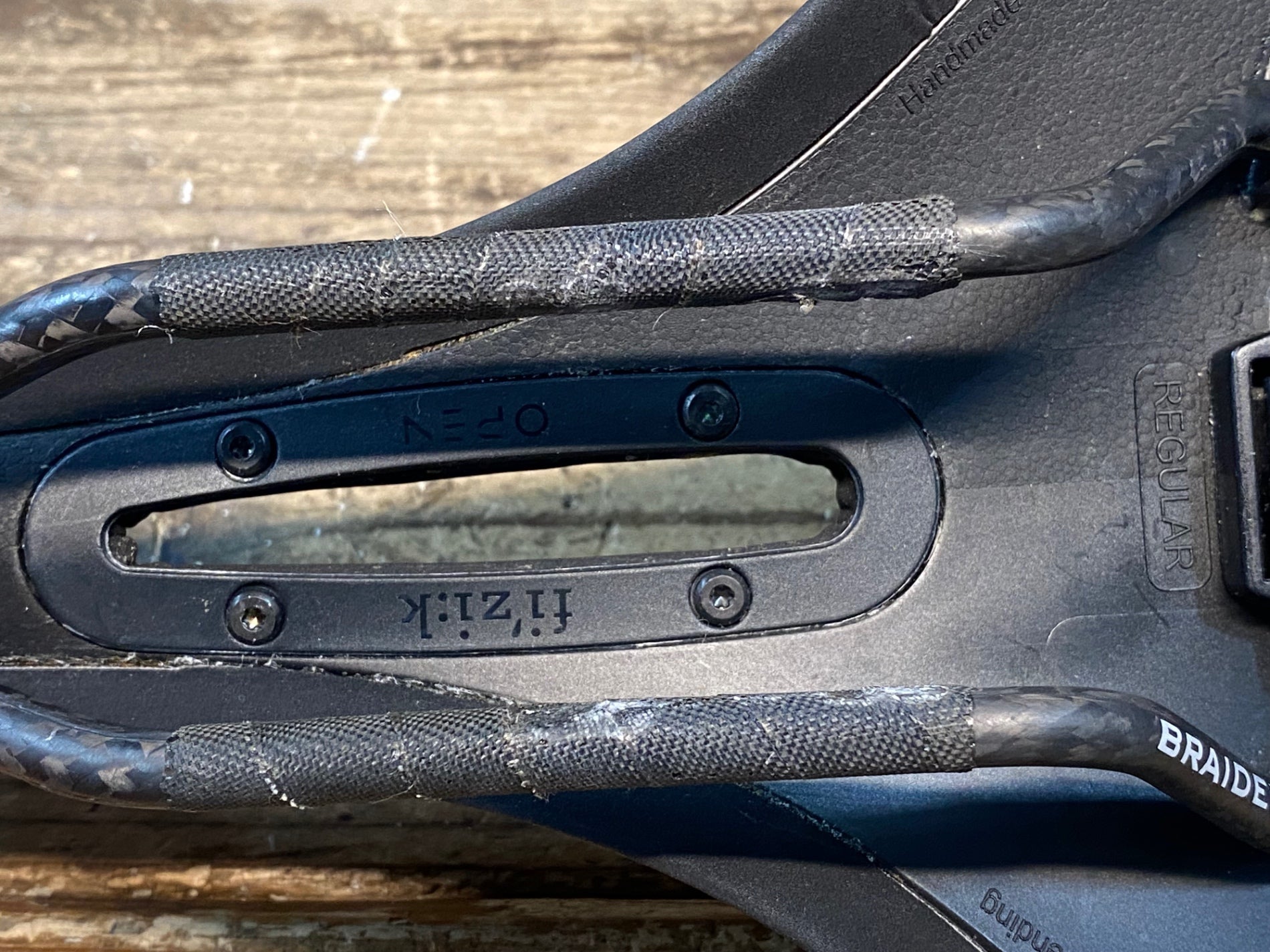 JG149 フィジーク fizik アンタレス ANTARES R1 OPEN サドル 140mm 黒