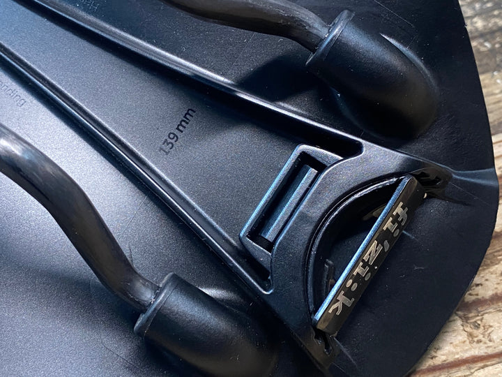 JG748 フィジーク fizik アンタレス ANTARES VERSUS EVO ADAPTIVE サドル 黒 カーボンレール 139mm
