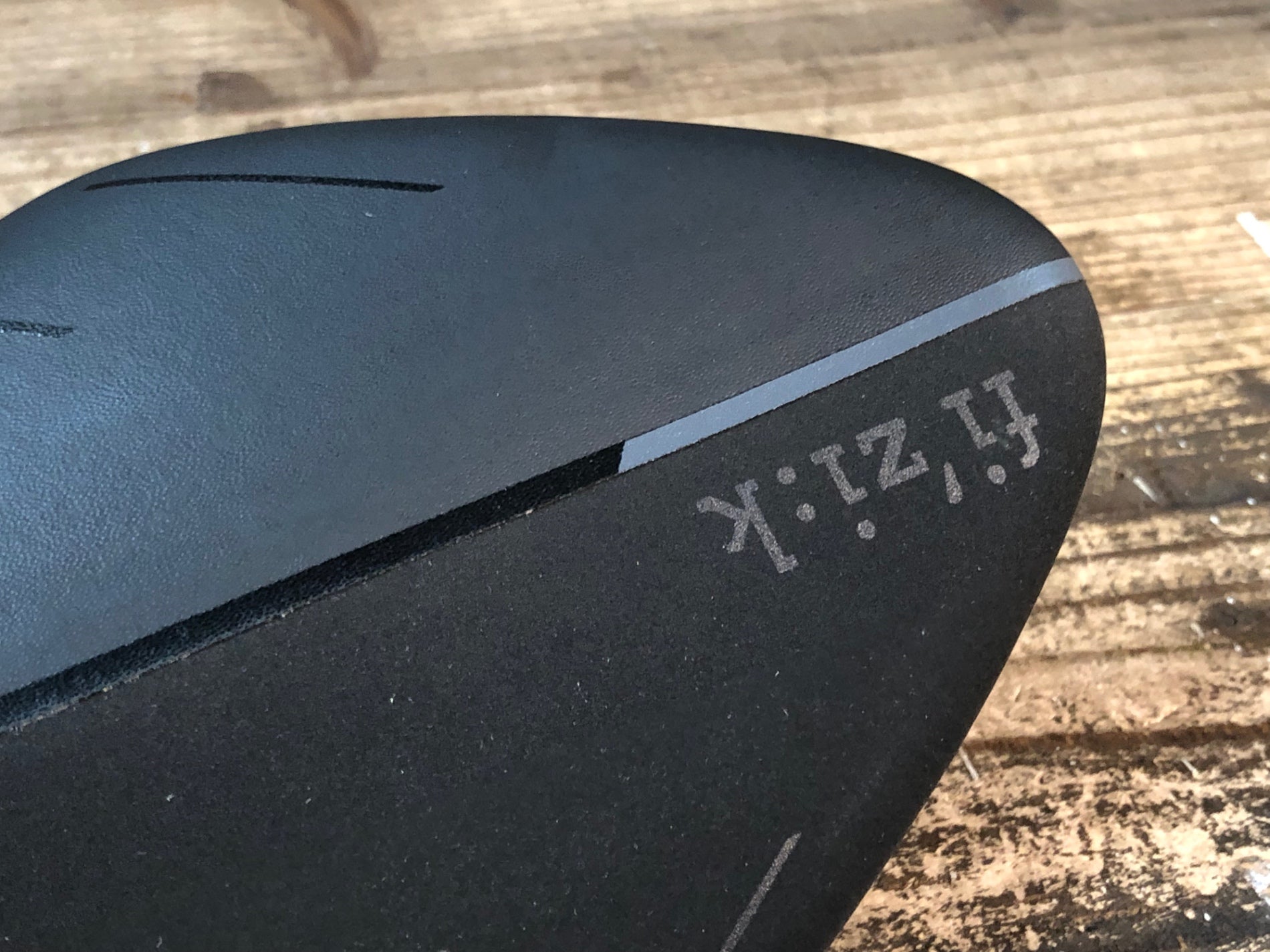 JM706 フィジーク fizik ARIONE 00 サドル 黒 カーボンレール – BICI