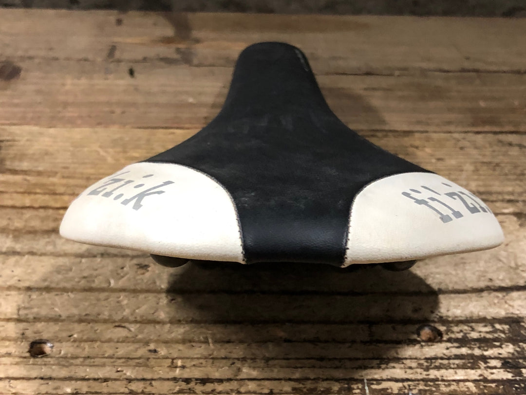 KJ372 フィジーク fizik アンタレス ANTARES サドル 黒白 kiumレール