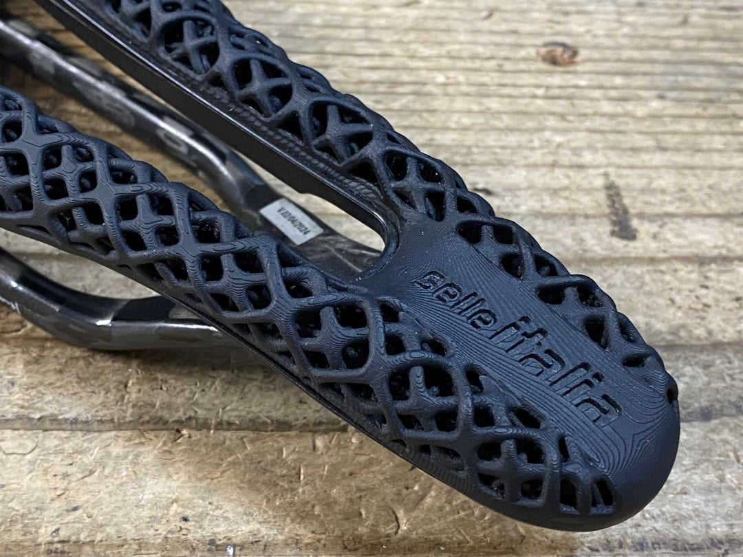 KD154 セライタリア selle italia SLR BOOST 3D KIT CARBONIO SUPERFLOW L3 サドル 黒 145mm