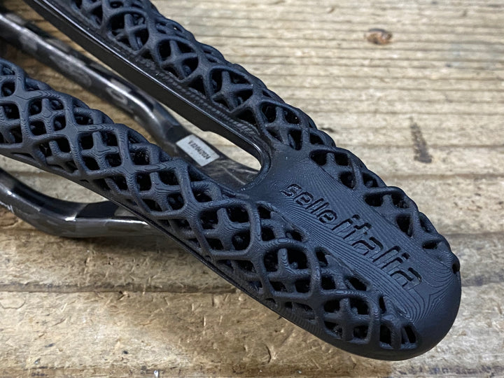KD154 セライタリア selle italia SLR BOOST 3D KIT CARBONIO SUPERFLOW L3 サドル 黒 145mm