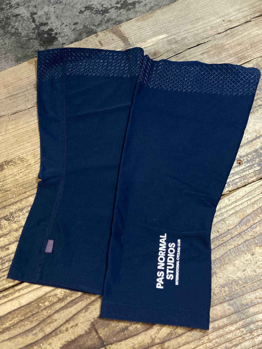 KA587 パスノーマルスタジオ PAS NORMAL STUDIOS CONTROL KNEE WARMER ニーウォマー ネイビー L 裏起毛
