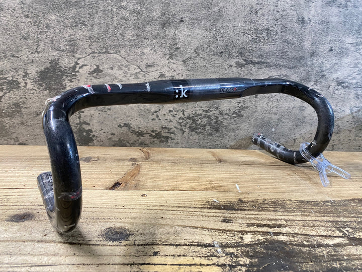 KF733 フィジーク fizik シラノ CYRANO R1 カーボン ドロップハンドル Φ31.8 ブラケットC-C400mm