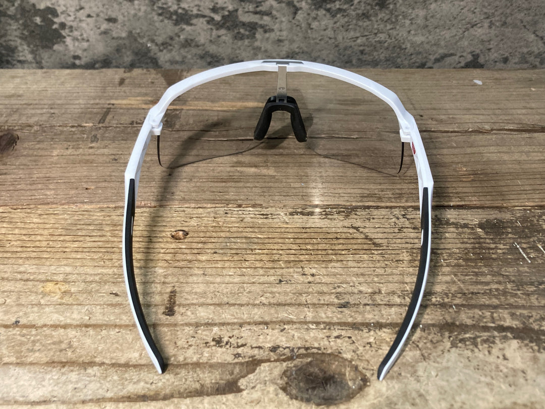 JX900 オークリー OAKLEY SUTRO サングラス アイウェア 白 PHOTOCHROMICレンズ