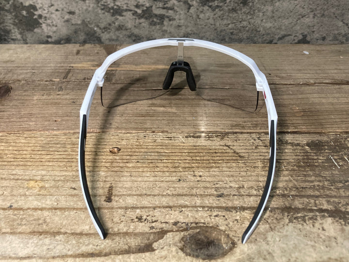 JX900 オークリー OAKLEY SUTRO サングラス アイウェア 白 PHOTOCHROMICレンズ