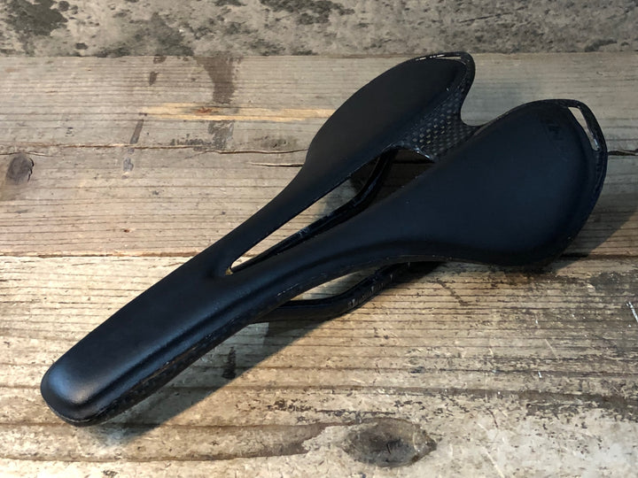 JQ377 TNI HYPER カーボン サドル 黒 140mm ※座面接着劣化