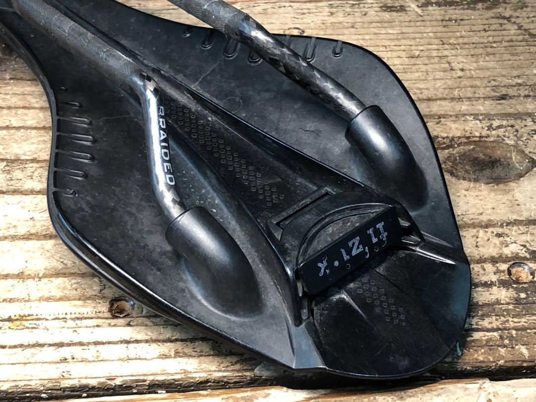 JN282 フィジーク fizik アリオネ ARIONE R1 VERSUS EVO CARBON サドル カーボンレール 130mm ※先端部剥がれのためジャンク