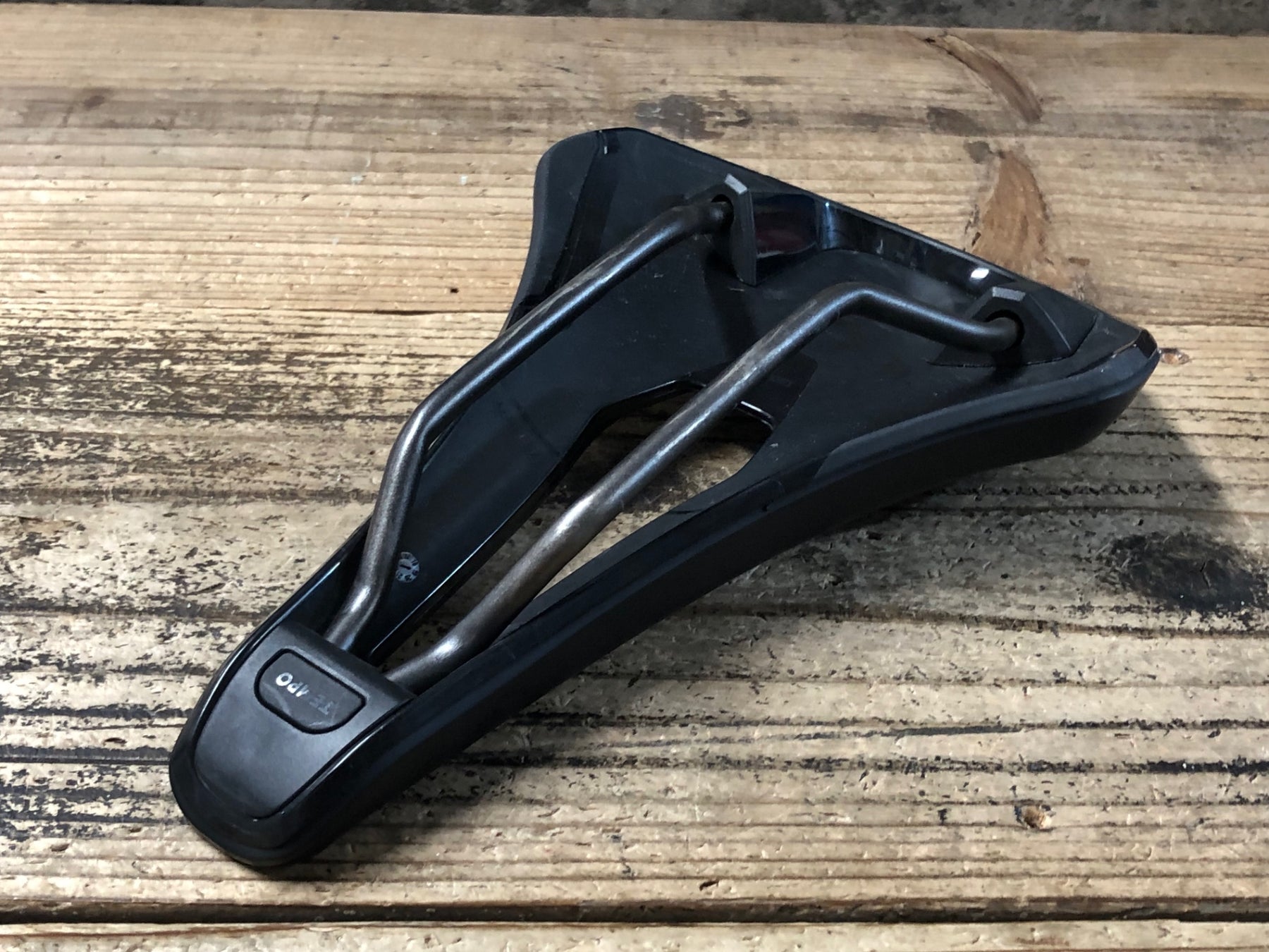 KB146 フィジーク fizik アルゴ テンポ ARGO TEMPO R3 サドル kium