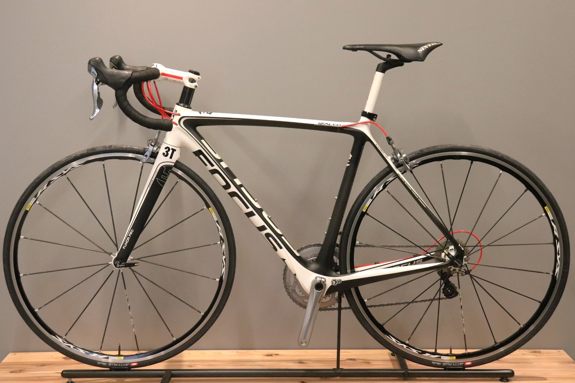 フォーカス FOCUS イザルコ IZALCO TEAM REPLICA 2011モデル Sサイズ フォーカス FOCUS イザルコ IZALCO TEAM REPLICA 2011モデル Sサイズ