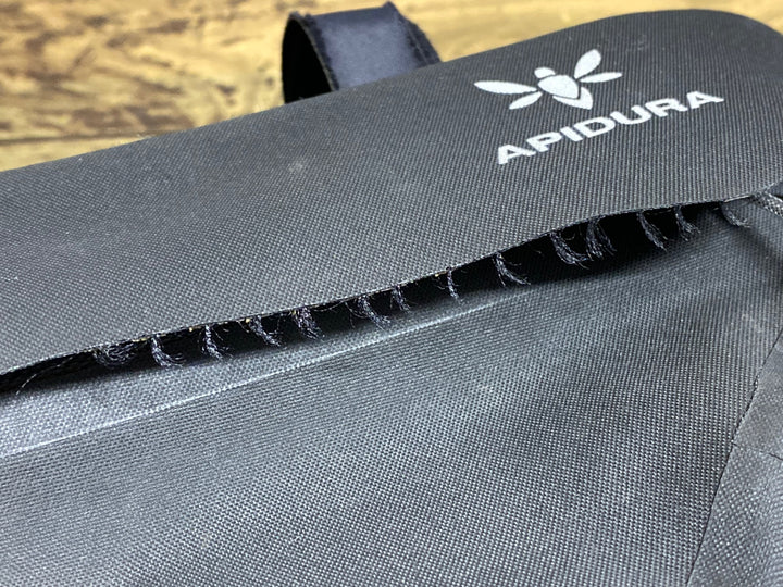 KI942 アピデュラ APIDURA RACING FRAME PACK 2.4L フレームバッグ 黒