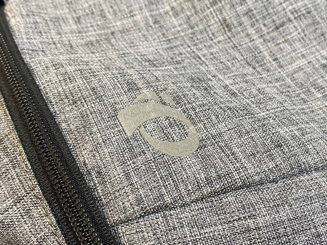 KC187 パールイズミ PEARL iZUMi リュック バックパック グレー 黒