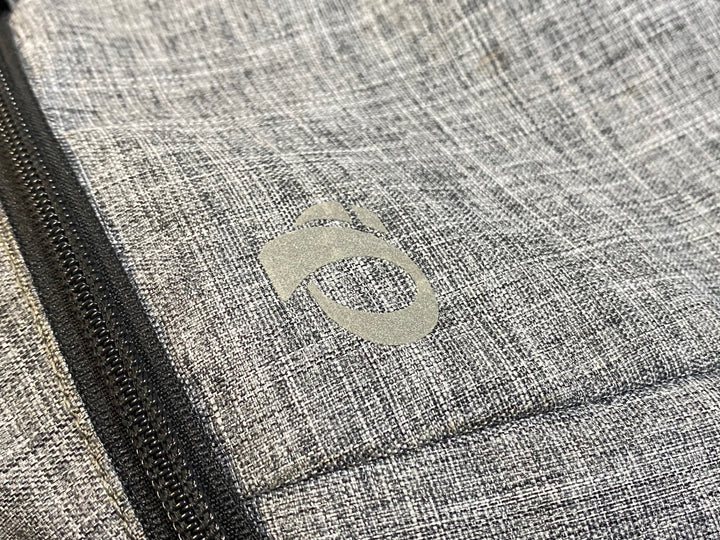 KC187 パールイズミ PEARL iZUMi リュック バックパック グレー 黒