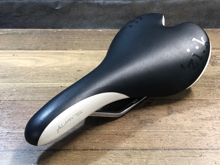 JV712 フィジーク fizik ALIANTE GAMMA kium サドル 黒 白