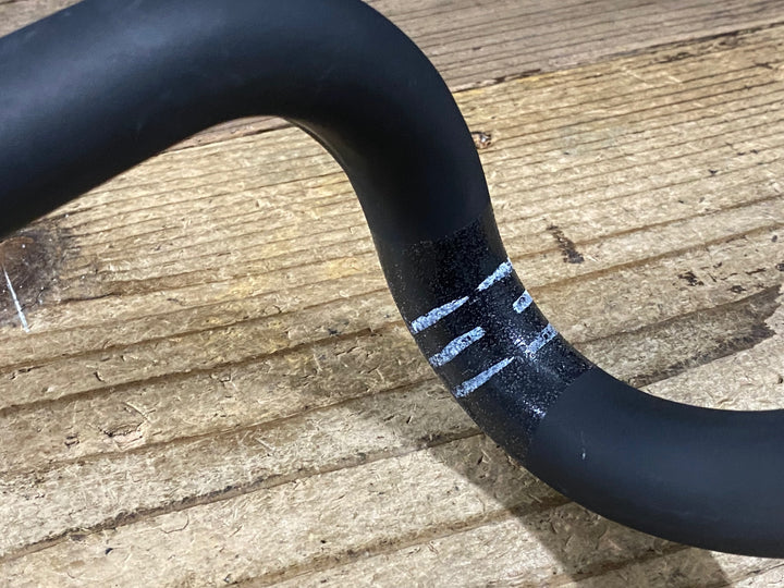 KH822 フィジーク fizik CYRANO 00 カーボン ドロップハンドル ブラケットC-C400mm Φ31.8 ※クランク部凹みのためジャンク